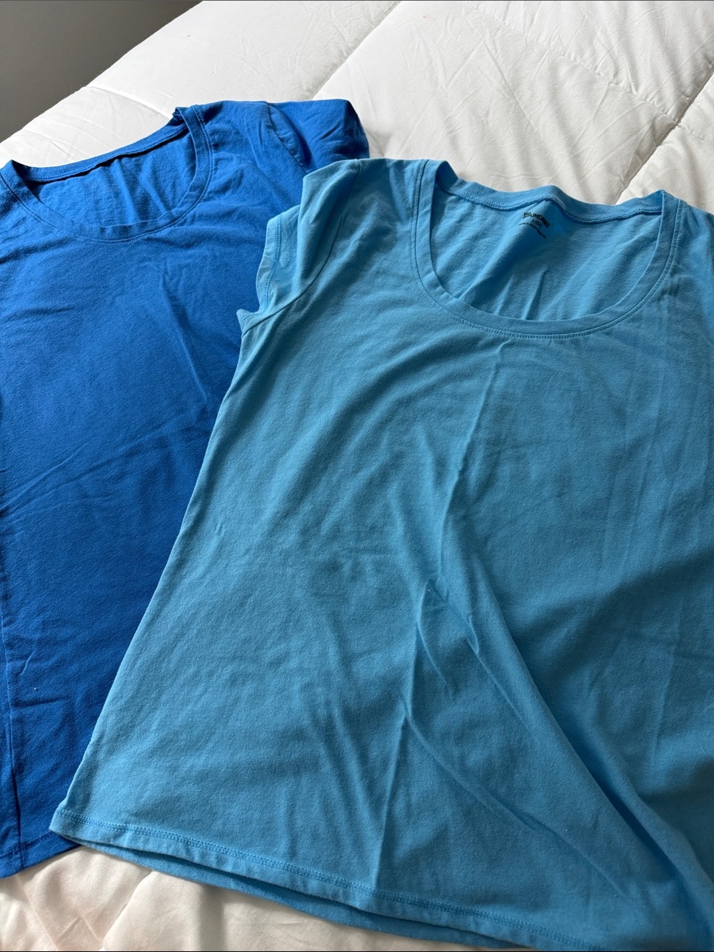 Women’s Scoop Neck Tee - Blue & Light Blue no boundaries large bundle